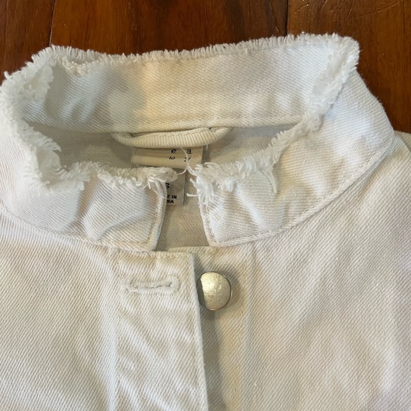 White jean jacket - Picture 4 of 6